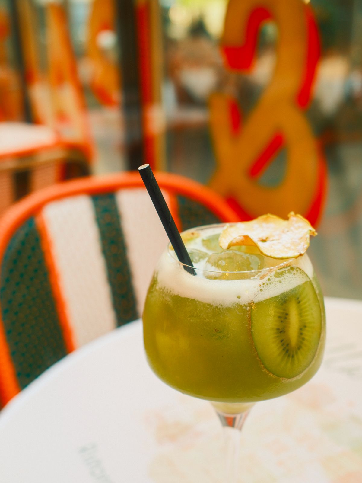 Cocktail au kiwi sur la terrasse